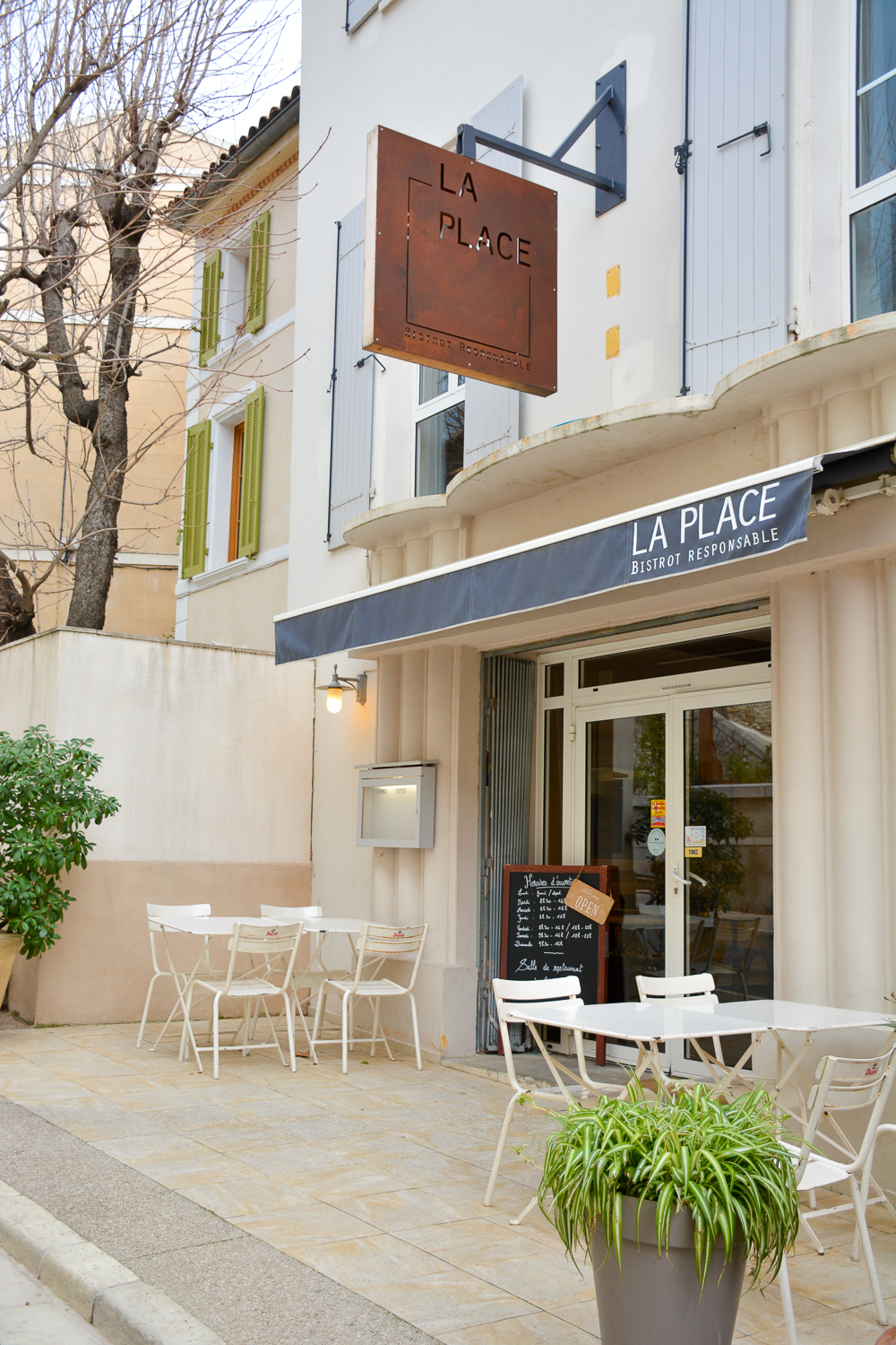 LA PLACE PUYLOUBIER